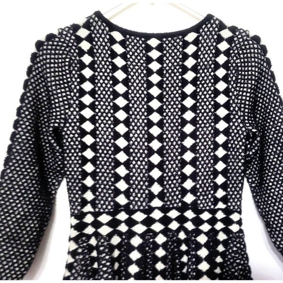 Topshop Geometric Print Thick Knit Dress Size 6 Black White Knee Length Flare - Picture 4 of 10